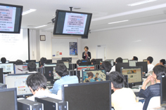 真剣に受検中! 真剣に受検中!