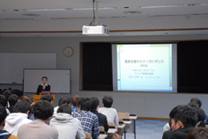 11月1日（火）に実施した進路支援セミナーガイダンスの様子。殆どの4年生が参加しました。